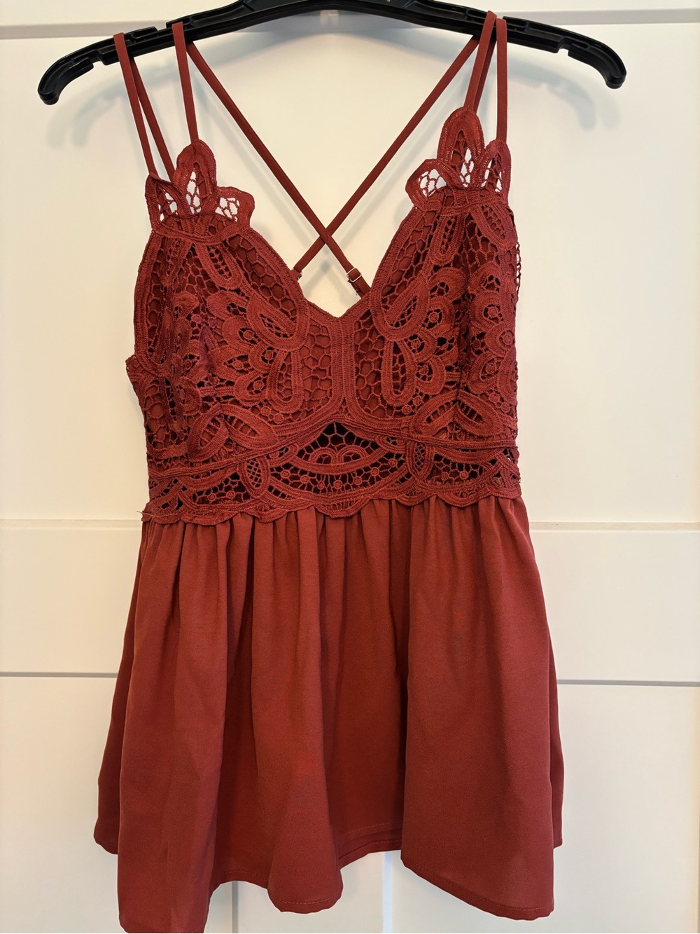 Lace Bodice Spaghetti Strap Tank Top in Rust Hotoveli Size M
